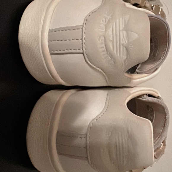 Brand new  Adidas shoes for women size 6 leather new - Picture 2 of 9